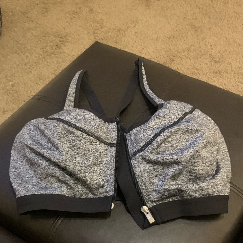 Victoria’s Secret Incredible Front ZIP Sports Bra